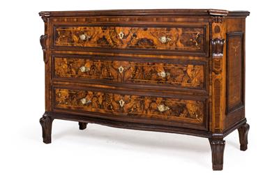 Northern Italian Baroque chest of drawers, - Furniture