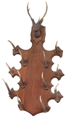 Large coat stand with a hunting theme, - Mobili rustici