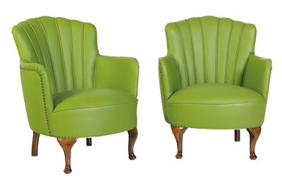 Pair of low fireside chairs, - Nábytek, koberce