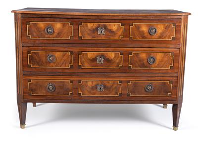 French provincial chest of drawers, - Furniture and the decorative arts