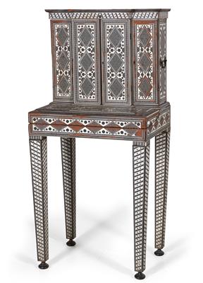 Dainty "Sadeli" lady’s desk, - Furniture and the decorative arts