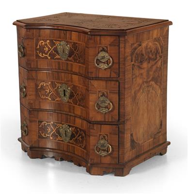 Baroque model or miniature chest of drawers, - Nábytek, koberce