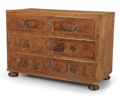 Neo-Classical chest of drawers, - Nábytek, koberce