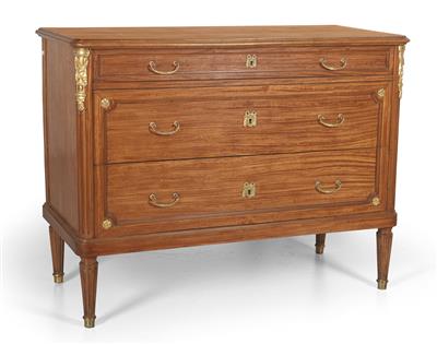 Rare model for a French lemonwood chest of drawers, - Nábytek, koberce