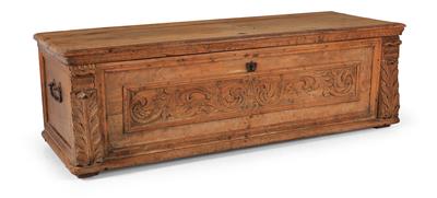 Provincial Upper Italian coffer, - Nábytek