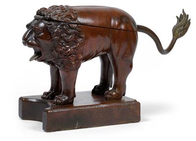 A carved lemon squeezer in the shape of a lion, - Kolekce Reinhold Hofstätter