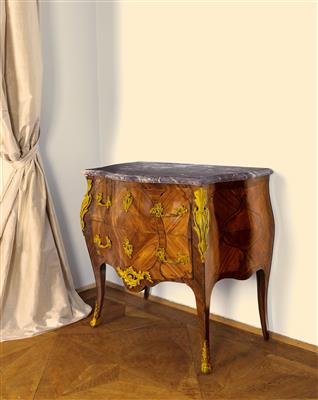 A small elegant Louis XV chest of drawers, - Collection Reinhold Hofstätter