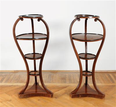 A pair of dainty round Biedermeier étagères, - Kolekce Reinhold Hofstätter