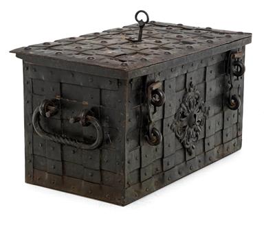 Iron coffer, - Furniture and Decorative Art