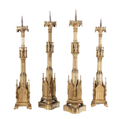 4 große neogotische Kerzenleuchter in 2 Größenvarianten, - Möbel und dekorative Kunst