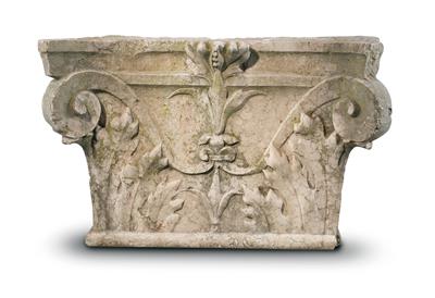 Large marble capital, - Furniture and Decorative Art