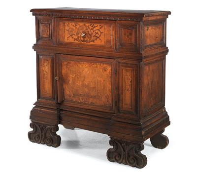 Small northern Italian Baroque style cabinet, - Nábytek