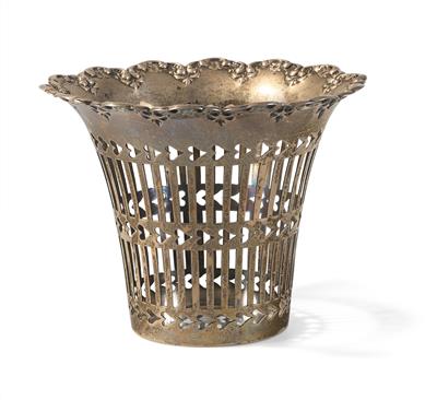 A silver basket from Birmingham, - Majetek aristokratického původu a předměty důležitých proveniencí