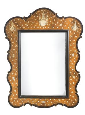 A large wall mirror in Baroque style, - Di provenienza aristocratica
