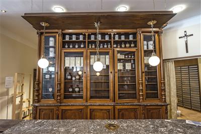 A historicist pharmacy display case, - Di provenienza aristocratica