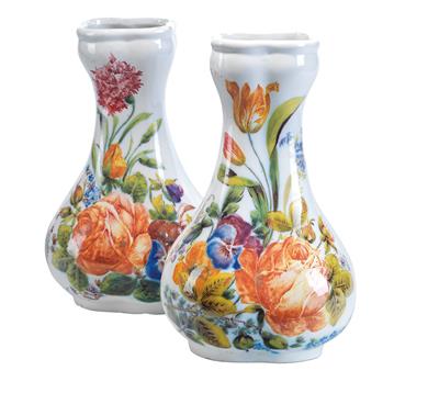 Paar Vasen, - Aus aristokratischem Besitz und bedeutender Provenienz