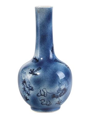 A vase, China, late Qing Dynasty - Di provenienza aristocratica
