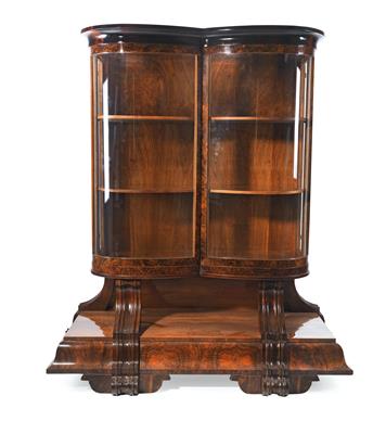 An unusual Art Deco display cabinet, - Furniture and Decorative Art