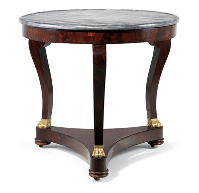 A French round table, - Nábytek