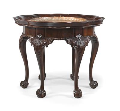 A round salon table in Chippendale style, - Nábytek