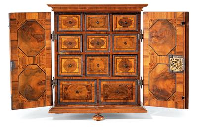 A dainty Baroque cabinet, - Mobili e arti decorative