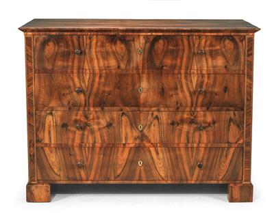 A Biedermeier chest of drawers - Furniture and Decorative Art