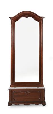 A historicist wall mirror on chest, - Mobili e arti decorative