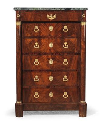 A chest of drawers, - Furniture and Decorative Art