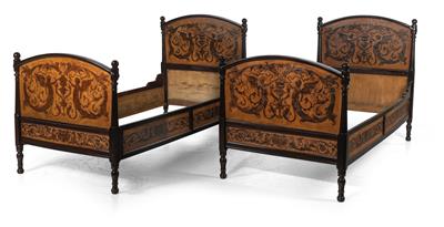 A pair of Art Nouveau beds, - Furniture and Decorative Art