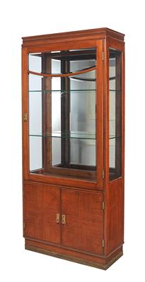 A Large Late Art Nouveau Display Cabinet, - Nábytek