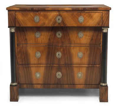 A Chest of Drawers, - Furniture and Decorative Art