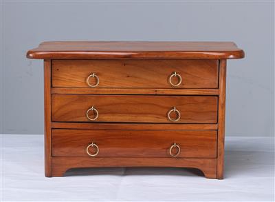 A Miniature Chest of Drawers, - Furniture and Decorative Art