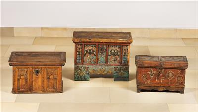 A Mixed Lot of 3 Miniature Chests, - Mobili