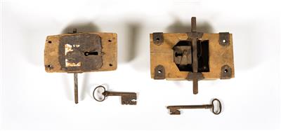 A Mixed Lot of 4 Rustic Locks - Nábytek