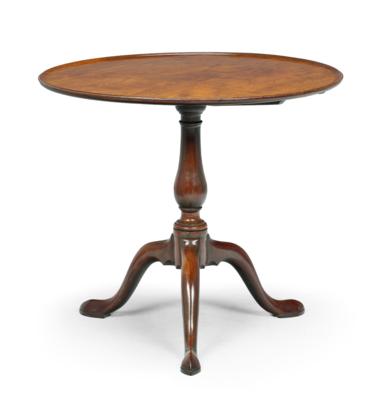 A Round Side Table from England, - Majetek aristokratického původu a předměty důležitých proveniencí