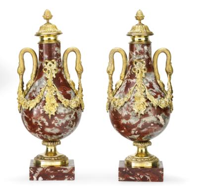 A Pair of Decorative Vases, - Mobili