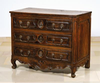 A Provincial French Chest of Drawers, - Lidový nábytek