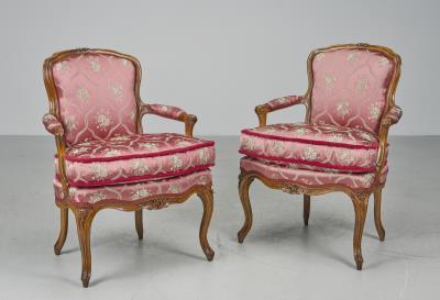 Paar kleine Louis XV-Armlehnsessel, - Nábytek
