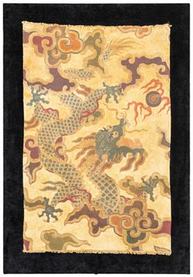 China Drachentextil, - Orientteppiche, Textilien und Tapisserien