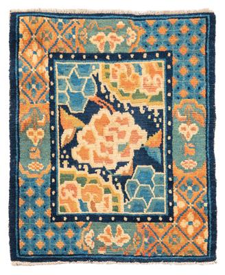 Lotus Carpet, Tibet, c. 64 x 53 cm, - Oriental Carpets, Textiles and Tapestries