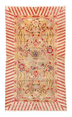 Beijing Silk, Northeast China, c. 212 x 123 cm, - Oriental Carpets, Textiles and Tapestries