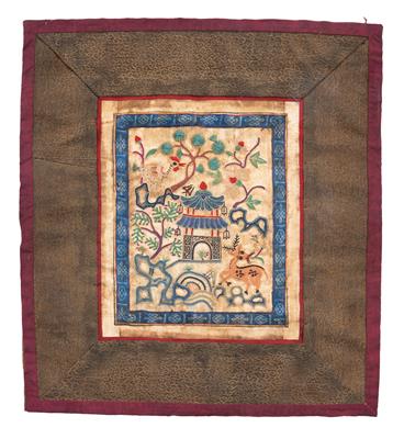 Silk Embroidery, China, c. 22 x 24 cm, - Orientální koberce, textilie a tapiserie