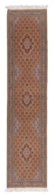 Tabriz, Iran, c. 342 x 78 cm, - Oriental Carpets, Textiles and Tapestries