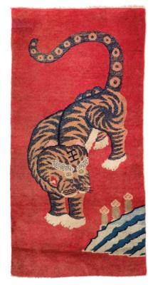 Tiger Carpet, Tibet, c. 130 x 65 cm, - Oriental Carpets, Textiles and Tapestries