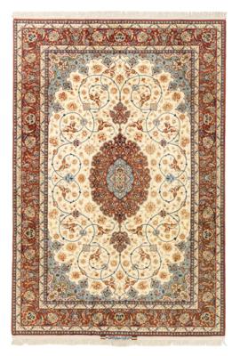 Isfahan, Iran, c. 310 x 205 cm, - Oriental Carpets, Textiles and Tapestries