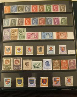 ** - Partie meist modernes Europa - u.a. Färöer - Großbrit. - Frankreich - Andorra - div. Blockausg., - Briefmarken und Ansichtskarten