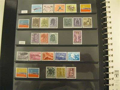 ** - Sammlung Liechtenstein ca. 1954/84, - Briefmarken und Ansichtskarten