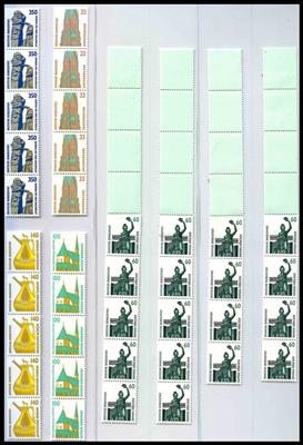 ** - Partie Rollenmarken BRD und DDR sowie Markenheftchen DDR, - Stamps