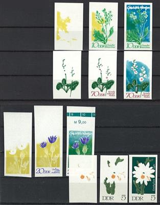 ** - DDR - Partie PHASENDRUCKE mit Blumen - Motiven, - Briefmarken