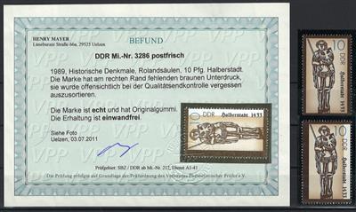 ** - DDR Nr. 3286 FII (Hintergrund nach links verschoben) - dazu Vergleichsmarke - Befund Mayer, - Stamps and Postcards